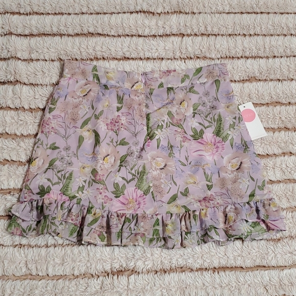 Floral ruffle mini skirt 🌸💜 - Picture 3 of 9